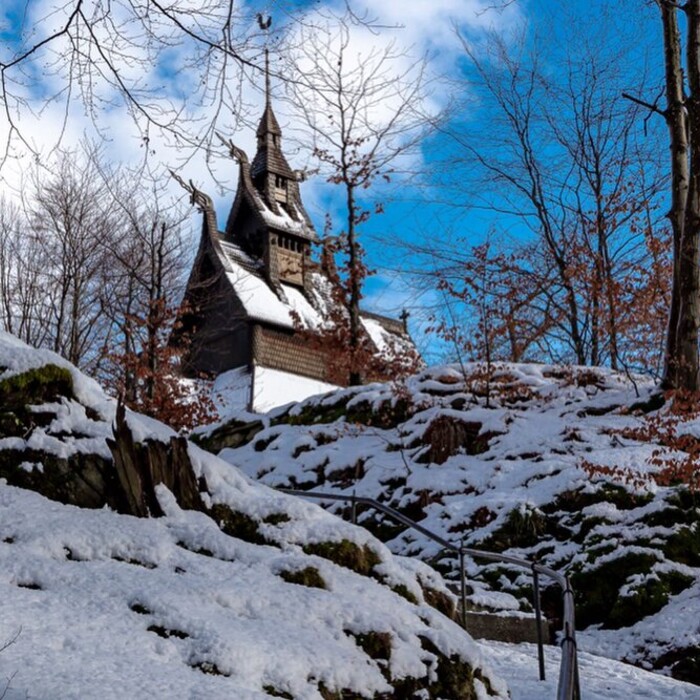 Stavkirke vinter - landscape